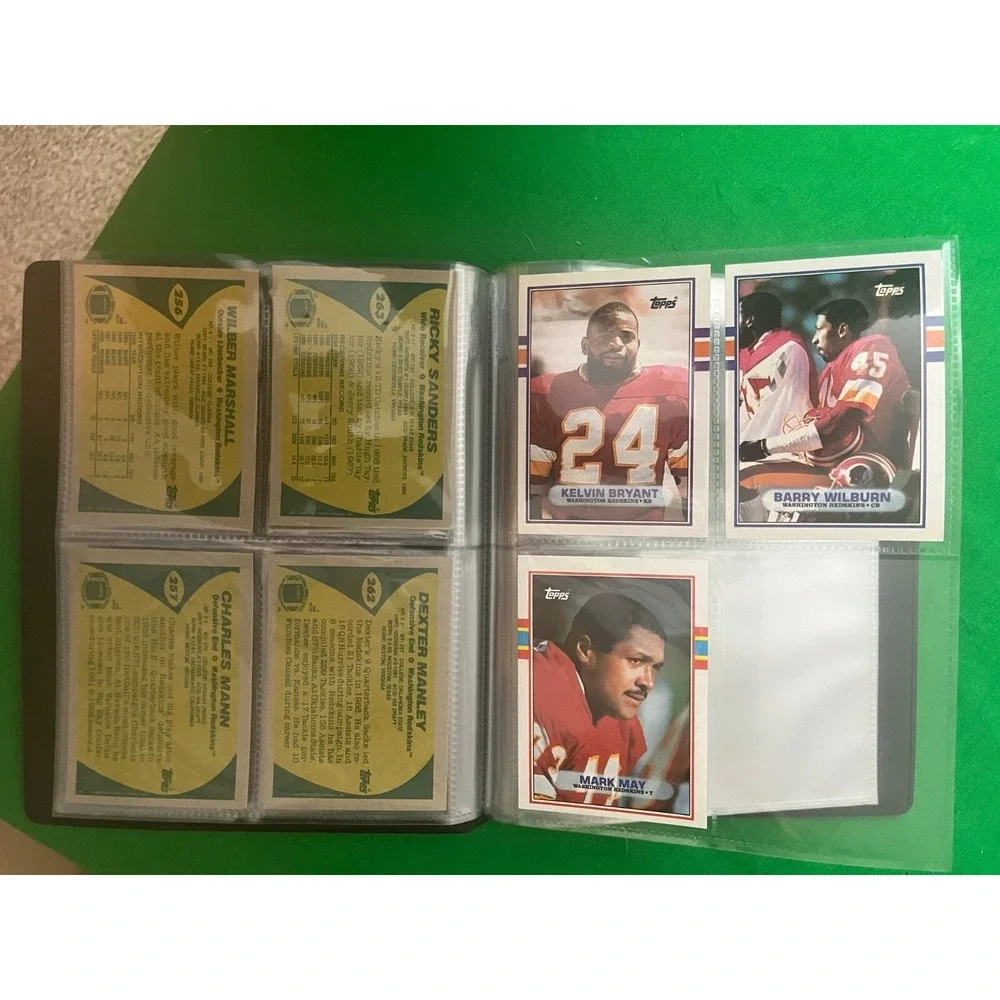 Washington Redskins 1989 Topps complete Team Set with 40 card collector‎ album.